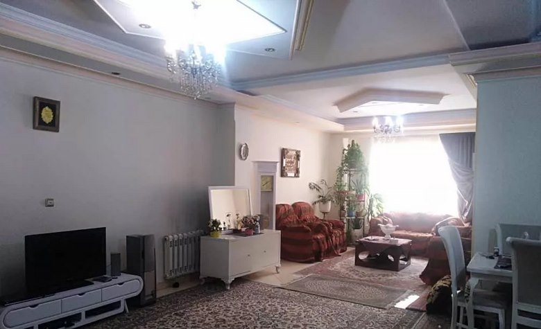 عکس خانه در گاراژدار ها مشهد