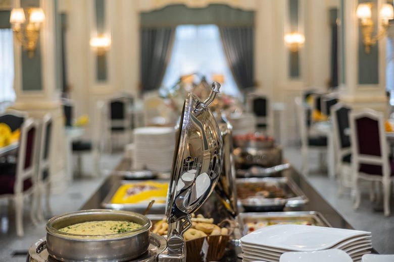 فاصله هتل بین المللی قصر تا حرم چقدر است؟