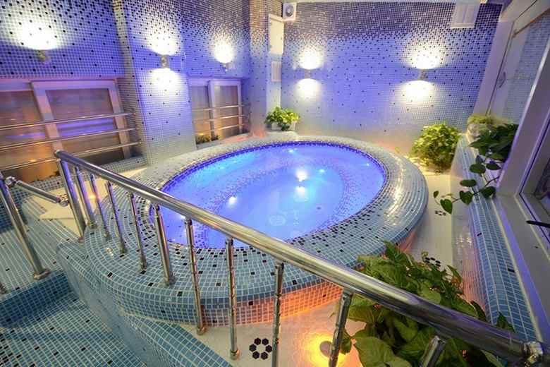 در صورت کنسل کردن رزرو اتاق در هتل بین المللی قصر چه مقدار از مبلغ برگشت داده می شود؟