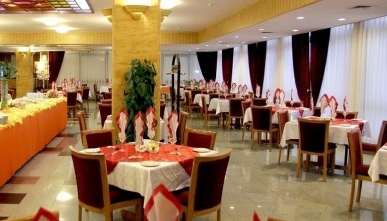 هتل آبان مشهد دارای چند اتاق می باشد؟