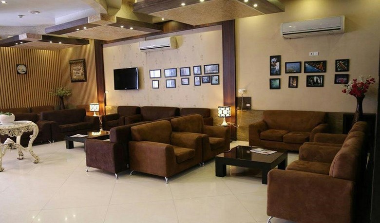 تجربه اقامت و نظرات مسافران در رابطه با این هتل چگونه است؟